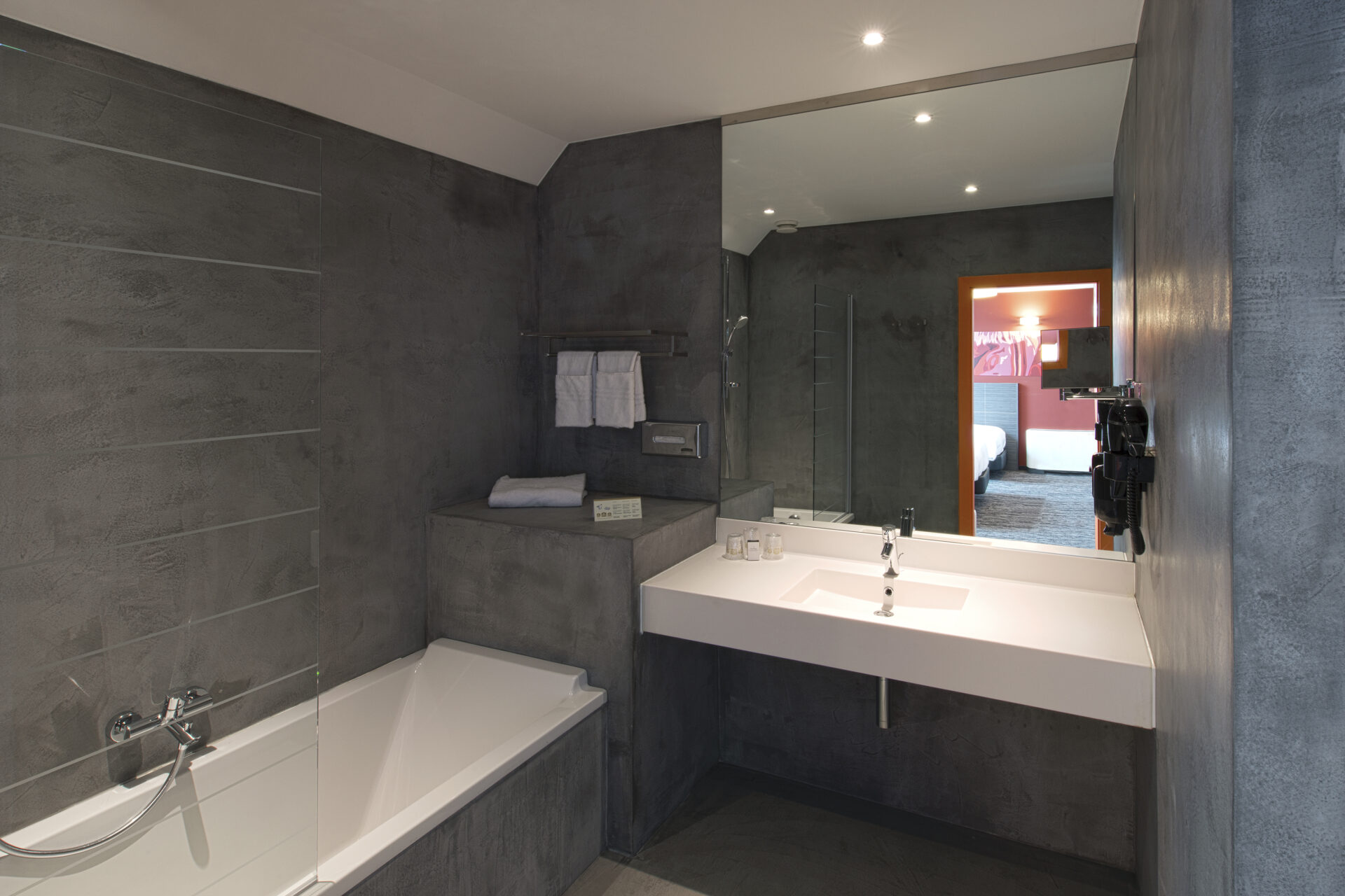 Standard twin room bathroom