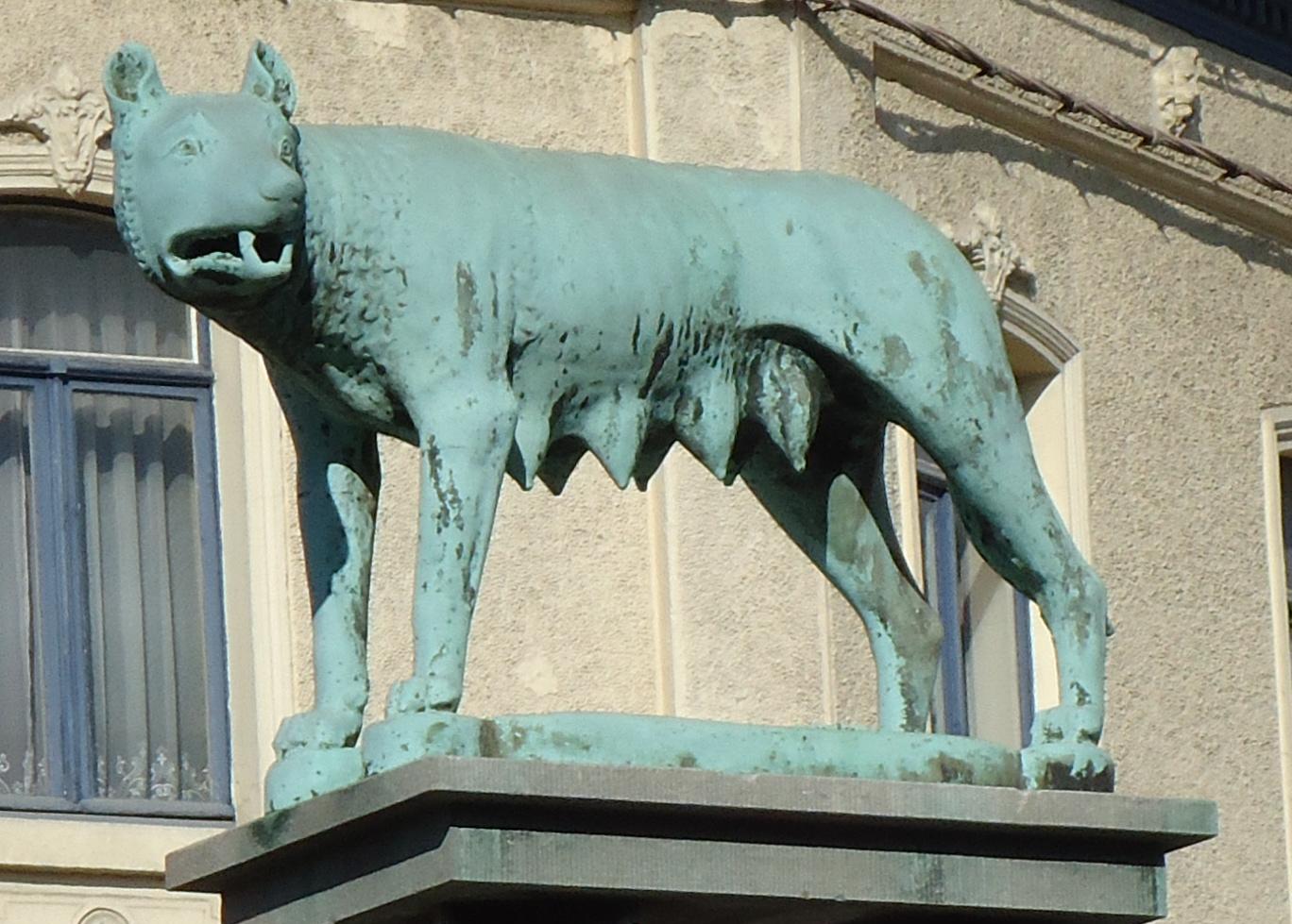 Statue de La Louve à La Louvière