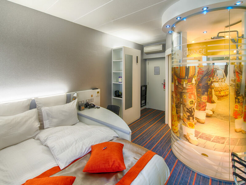 Chambre Orange Hotel sur le thème du carnaval