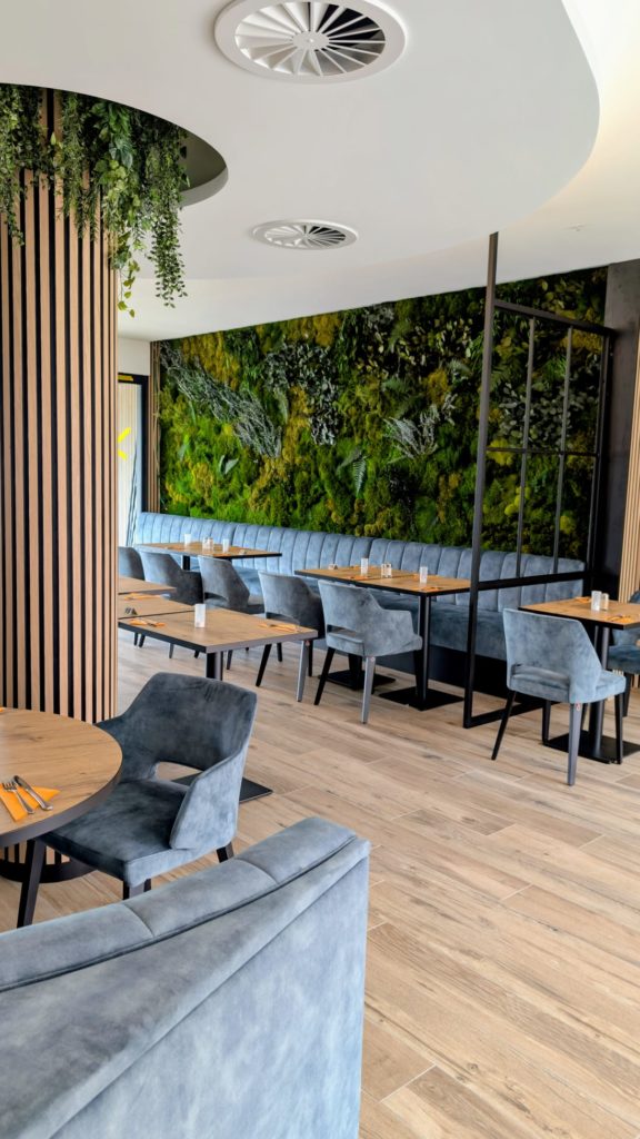 Salle du restaurant de l'Orange Hotel