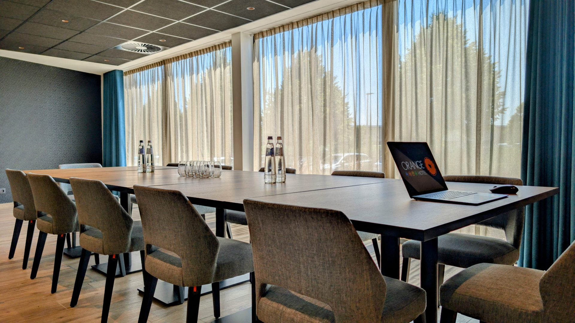 Meeting room lumineuse de l'Orange Hotel