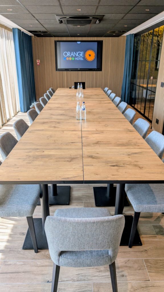 Salle de conférence de l'Orange Hotel à La Louvière