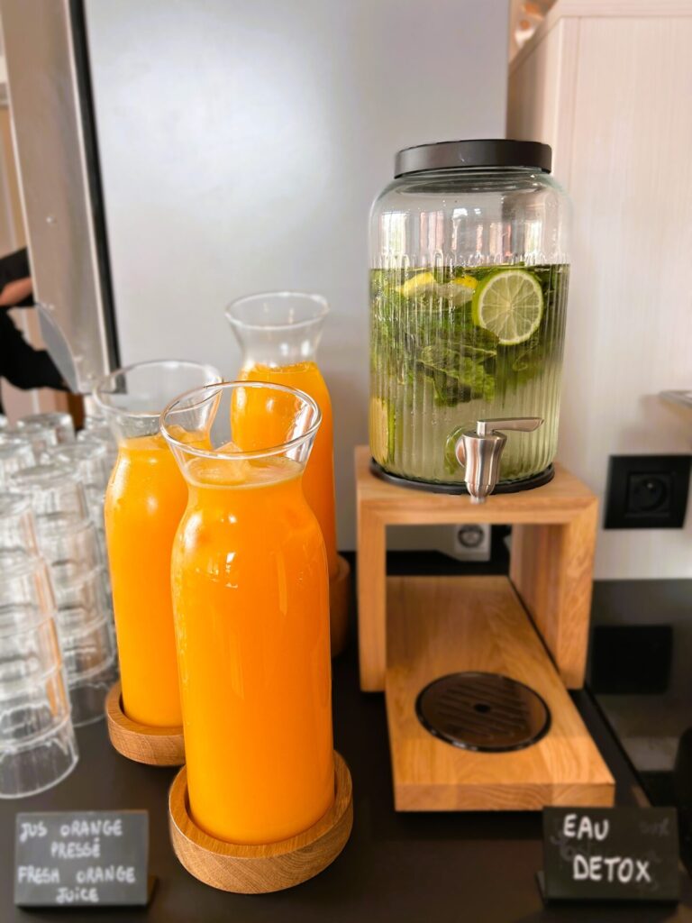 Boissons du petit-déjeuner de l'Orange Hotel
