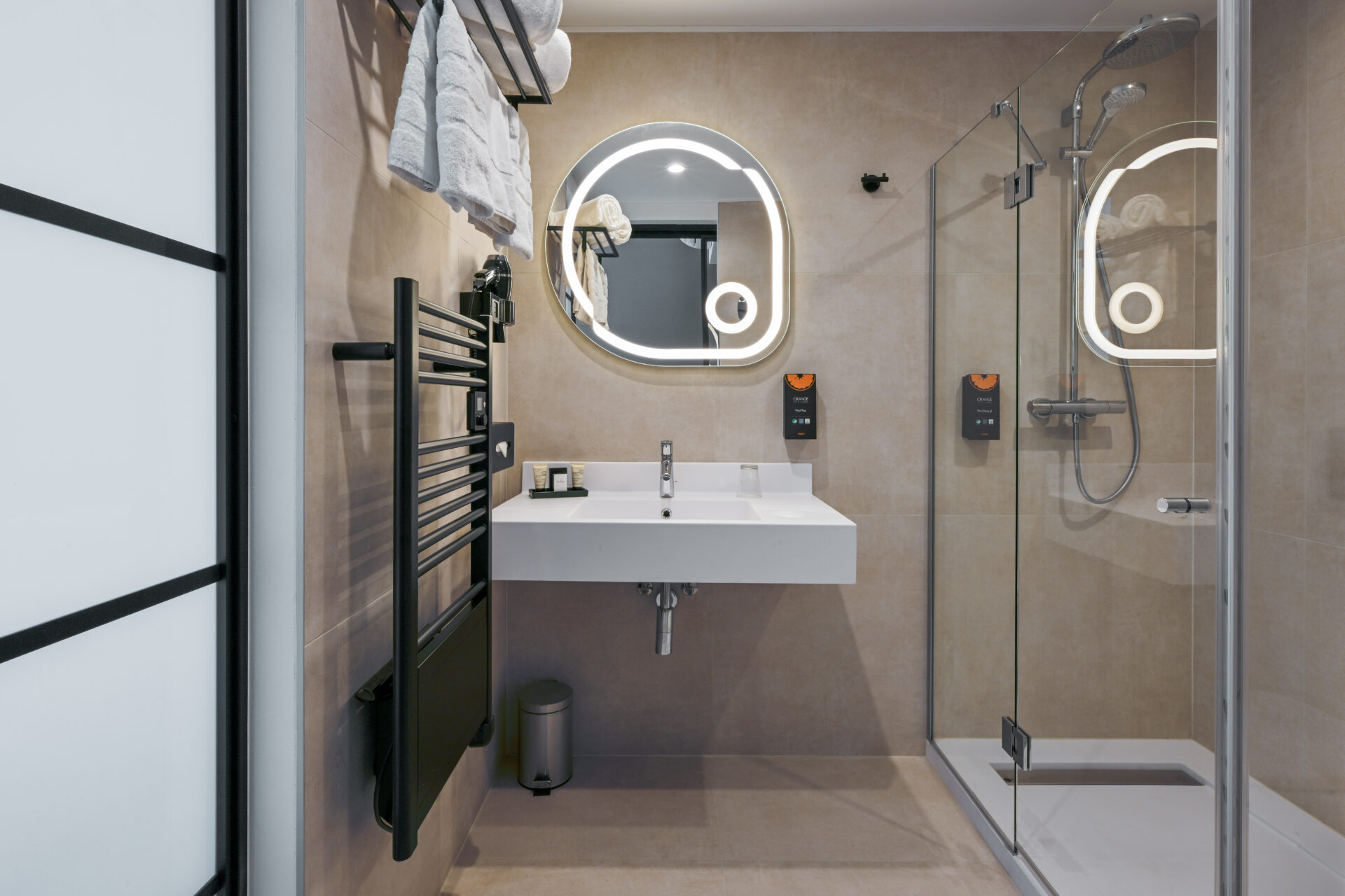 Badkamer van Orange Hotel