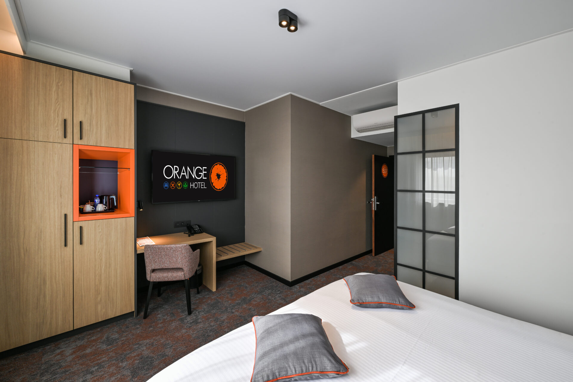 Espace bureau de la chambre Junior de l'Orange Hotel