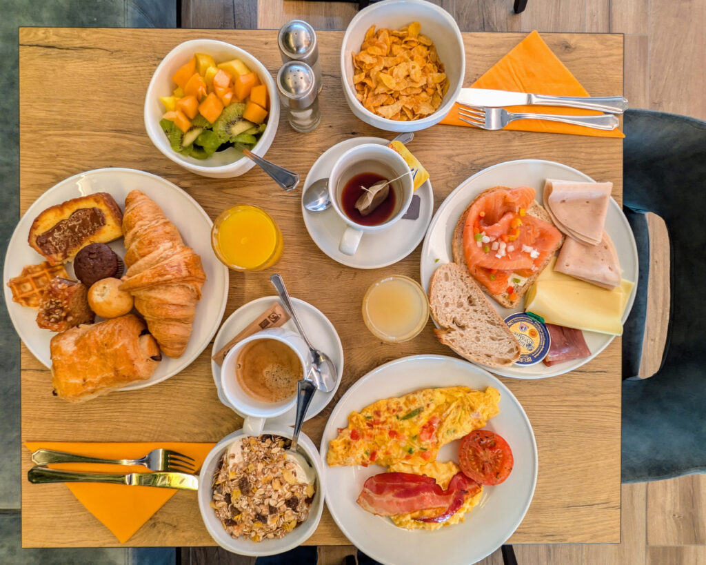 Petit déjeuner ouvert aux personnes extérieures entre Mons et Charleroi
