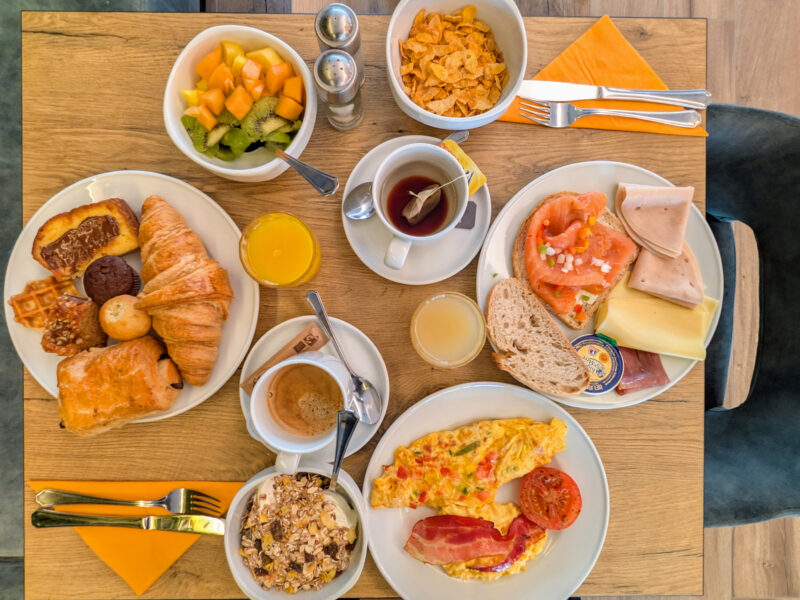 Petit déjeuner ouvert aux personnes extérieures entre Mons et Charleroi